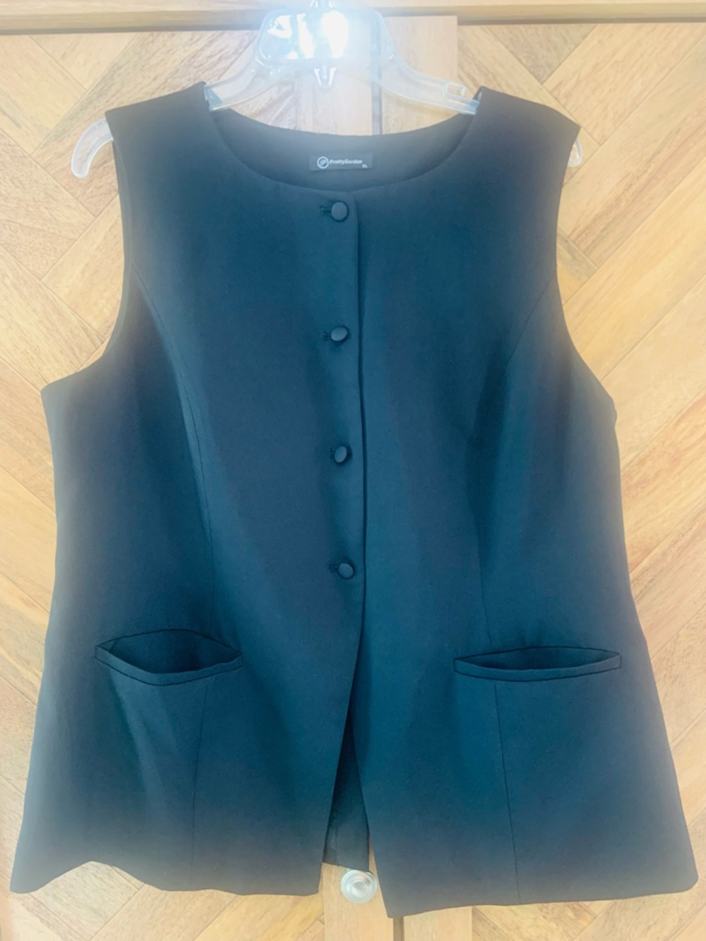 Per Se Black Sleeveless Button Front Vest